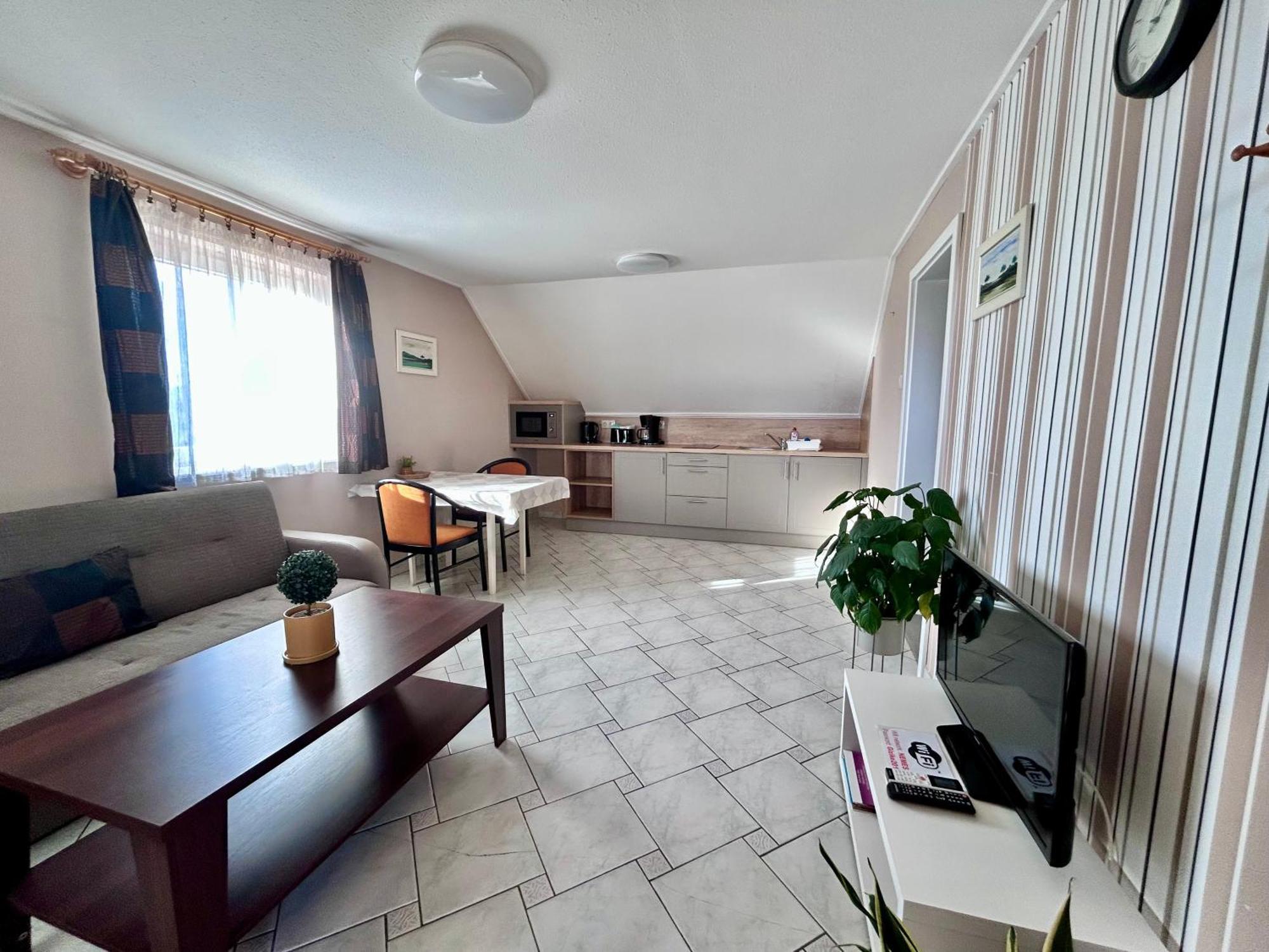 Nemes Apartmanhaz Heviz Bagian luar foto