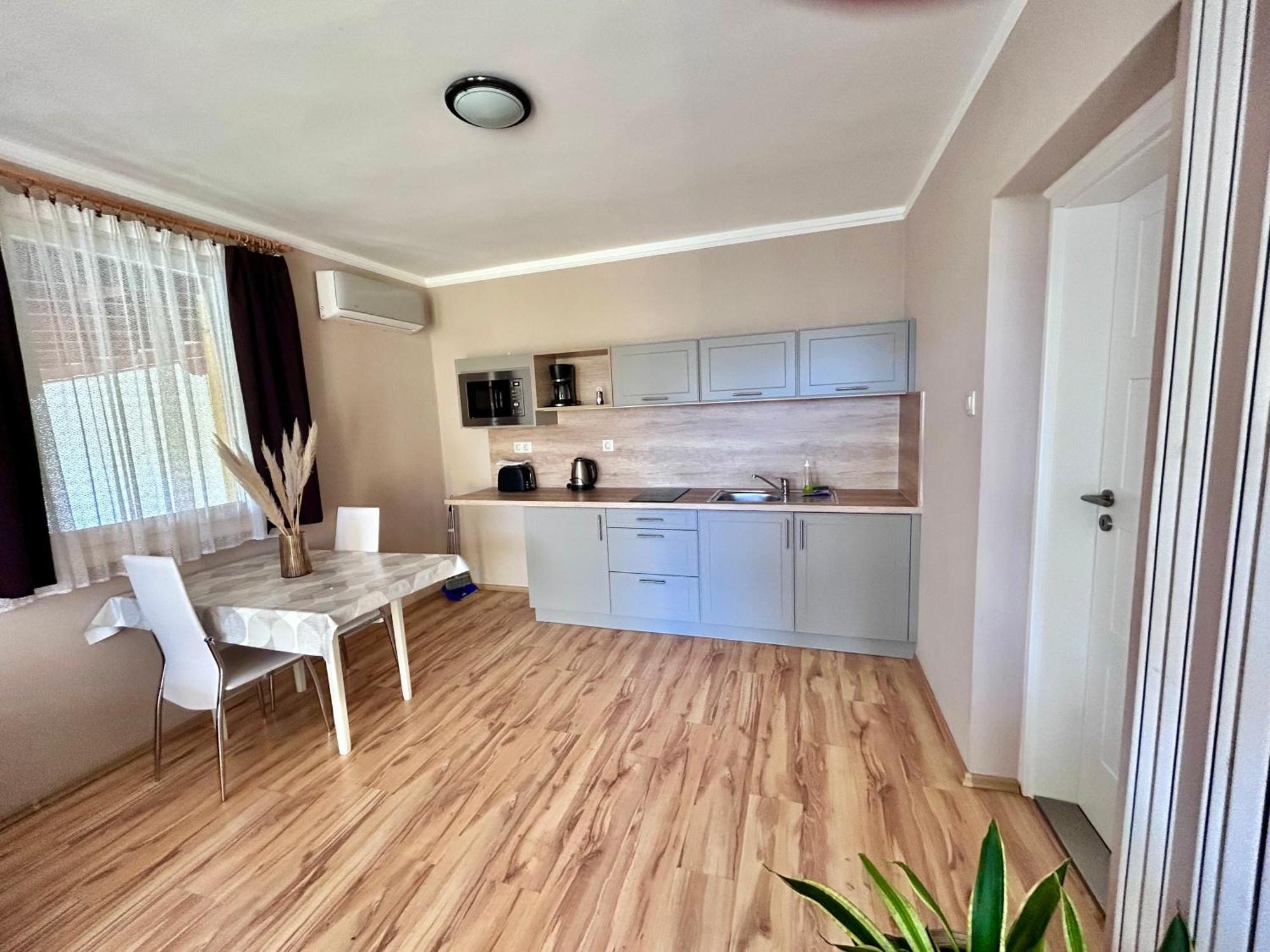 Nemes Apartmanhaz Heviz Bagian luar foto