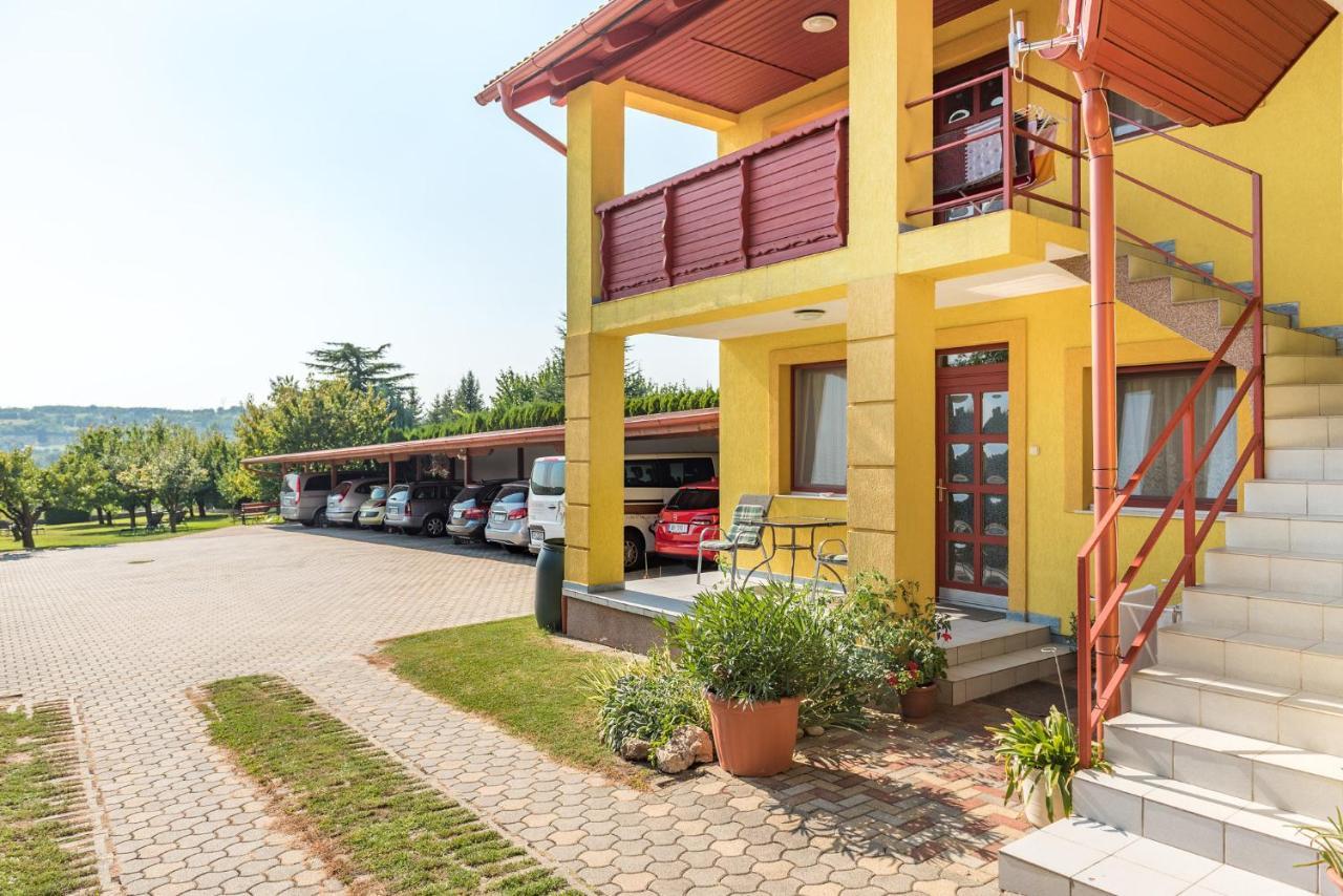 Nemes Apartmanhaz Heviz Bagian luar foto